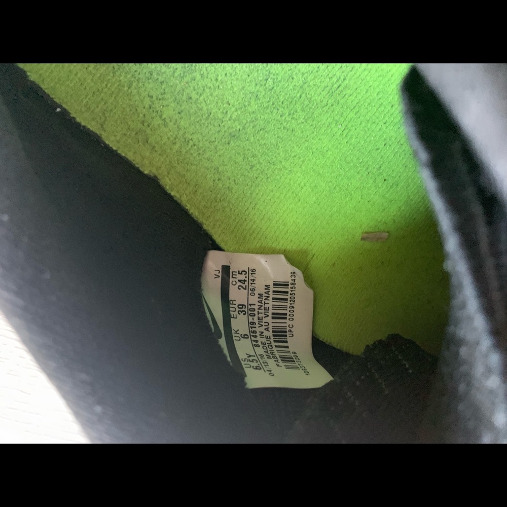 Nike. - Picture 4 of 5